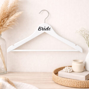 λευκή νυφική κρεμάστρα bride για νυφικό