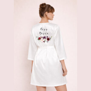 νυφική ρόμπα από πολυτελές σατέν floral dark red με το όνομα της νυφης