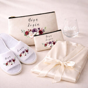 νυφικό σετ προετοιμασίας νύφη με ρόμπα νυχτικό και αξεσουάρ με φλοραλ μπορντω λουλουδια