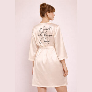 σαμπανιζε σατέν ρόμπα για την maid of honor με μαυρα γράμματα