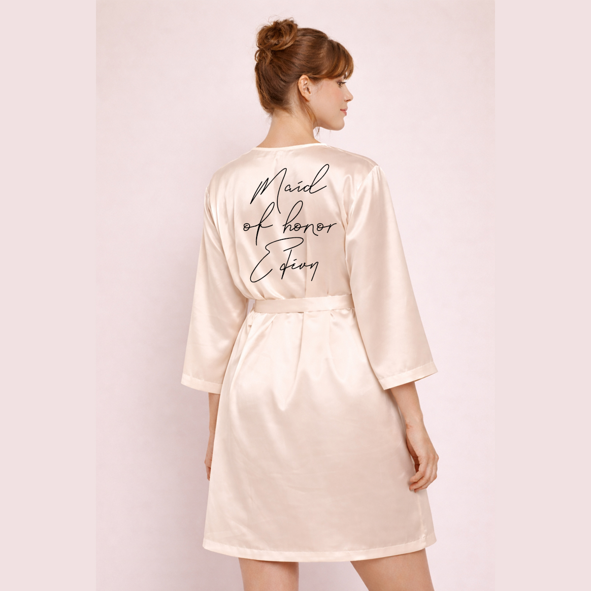 Σαμπανιζέ σατέν ρόμπα για την maid of honor με όνομα