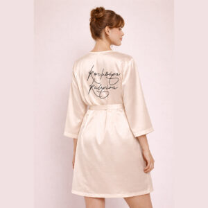 σαμπανιζε σατέν ρόμπα για την κουμπάρα με μαυρα γράμματα