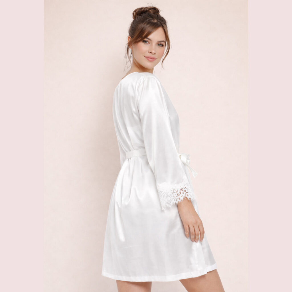 Νυφική ρόμπα από πολυτελές σατέν soft touch και δαντέλα – Bridal Collection